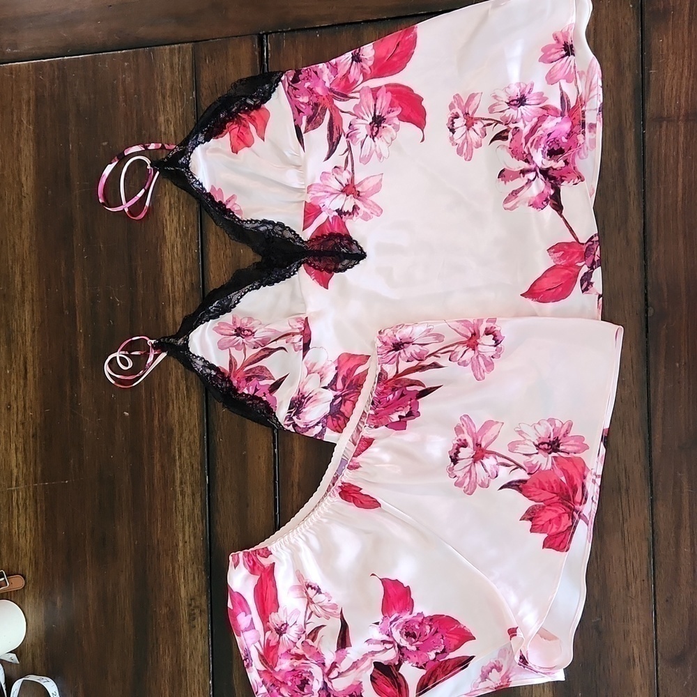 Lilac + LONDON SATIN 2PC SET SIZE MEDIUM